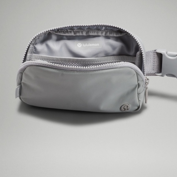 🤍 LULULEMON NWT Belt Bag - Silver Drop/Grey/White - Picture 3 of 7
